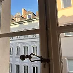 Charmante Altbauwohnung Im Herzen Der Altstadt *